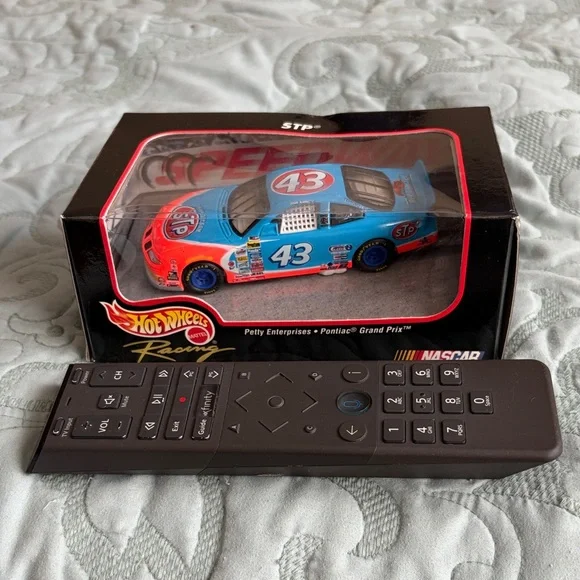 Hot Wheels Racing Die-Cast model #43 plus small 3” #43 race car. - Picture 7 of 7